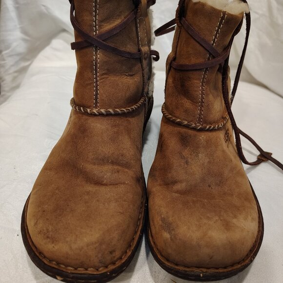 UGG Cove Brown Sheepskin Lined Leather Winter Laceup Ankle Boots 6 - Picture 3 of 7